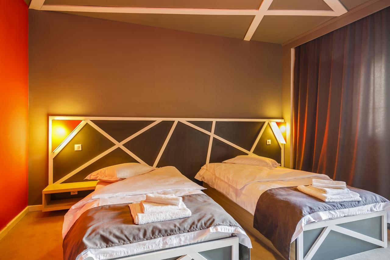 Net Hotel Piteşti Exterior foto