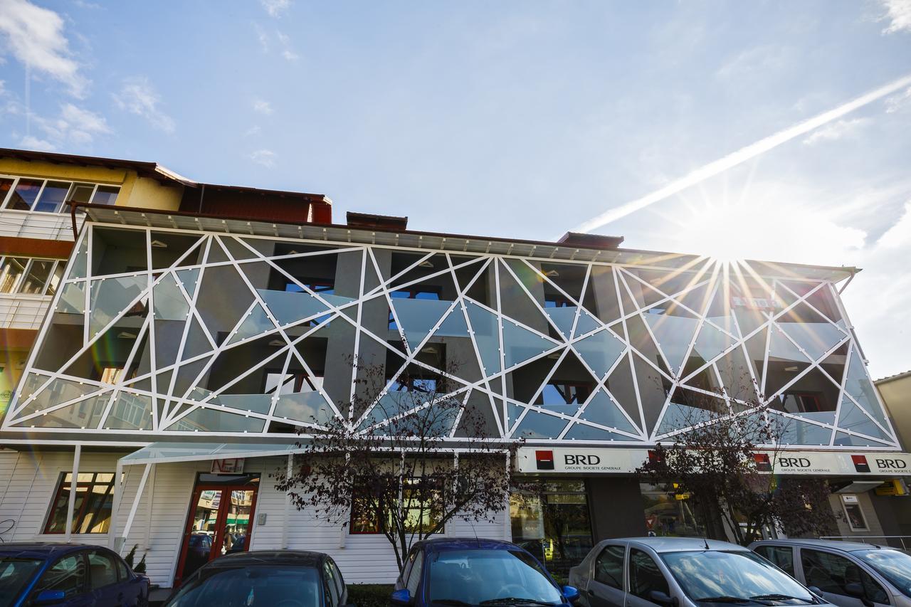 Net Hotel Piteşti Exterior foto
